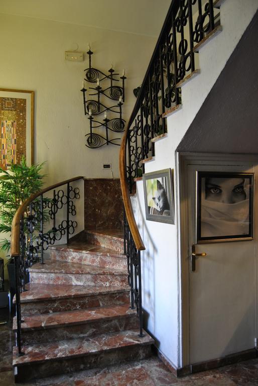 Hotel Pedro Torres เกว็งกา ภายนอก รูปภาพ