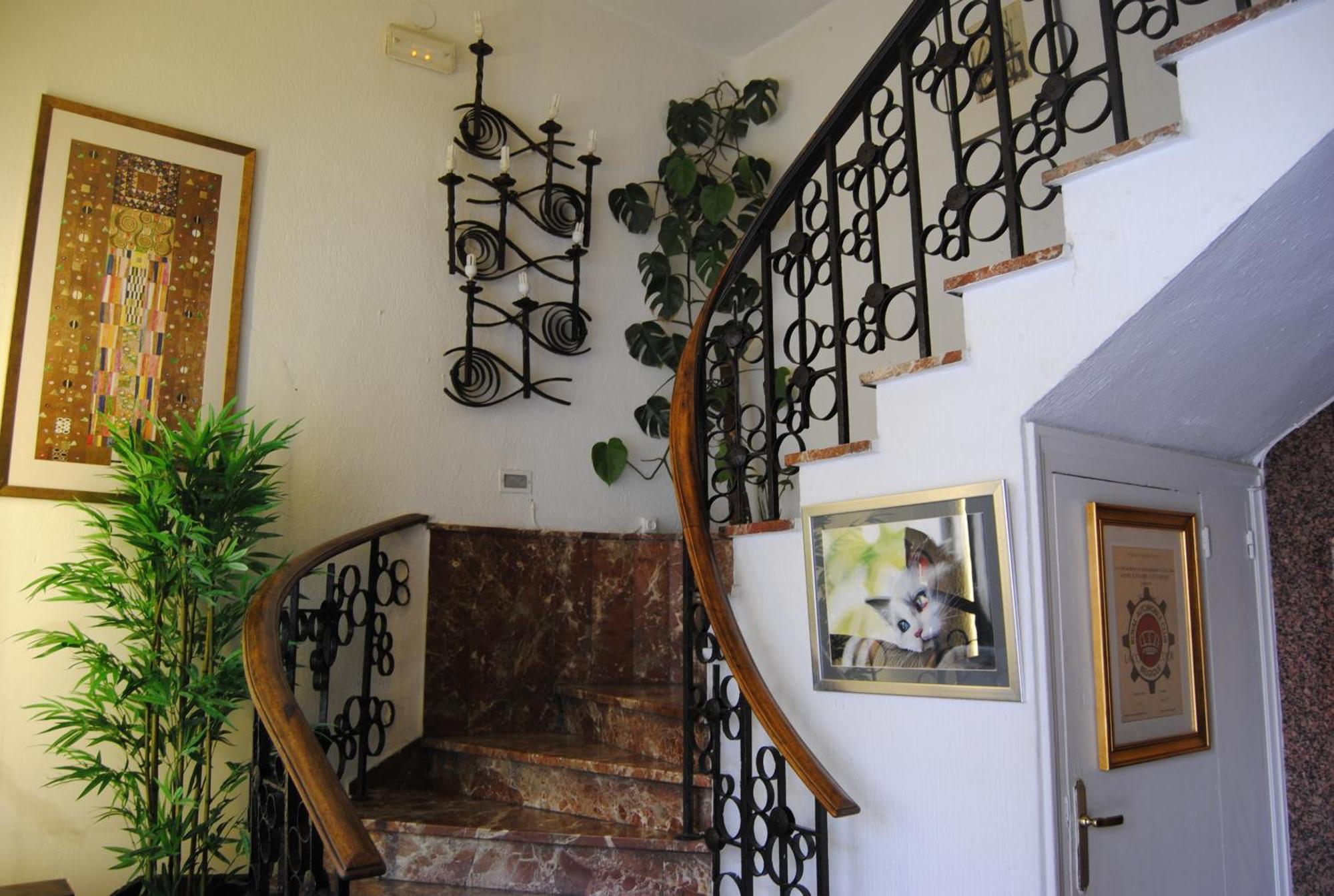 Hotel Pedro Torres เกว็งกา ภายนอก รูปภาพ