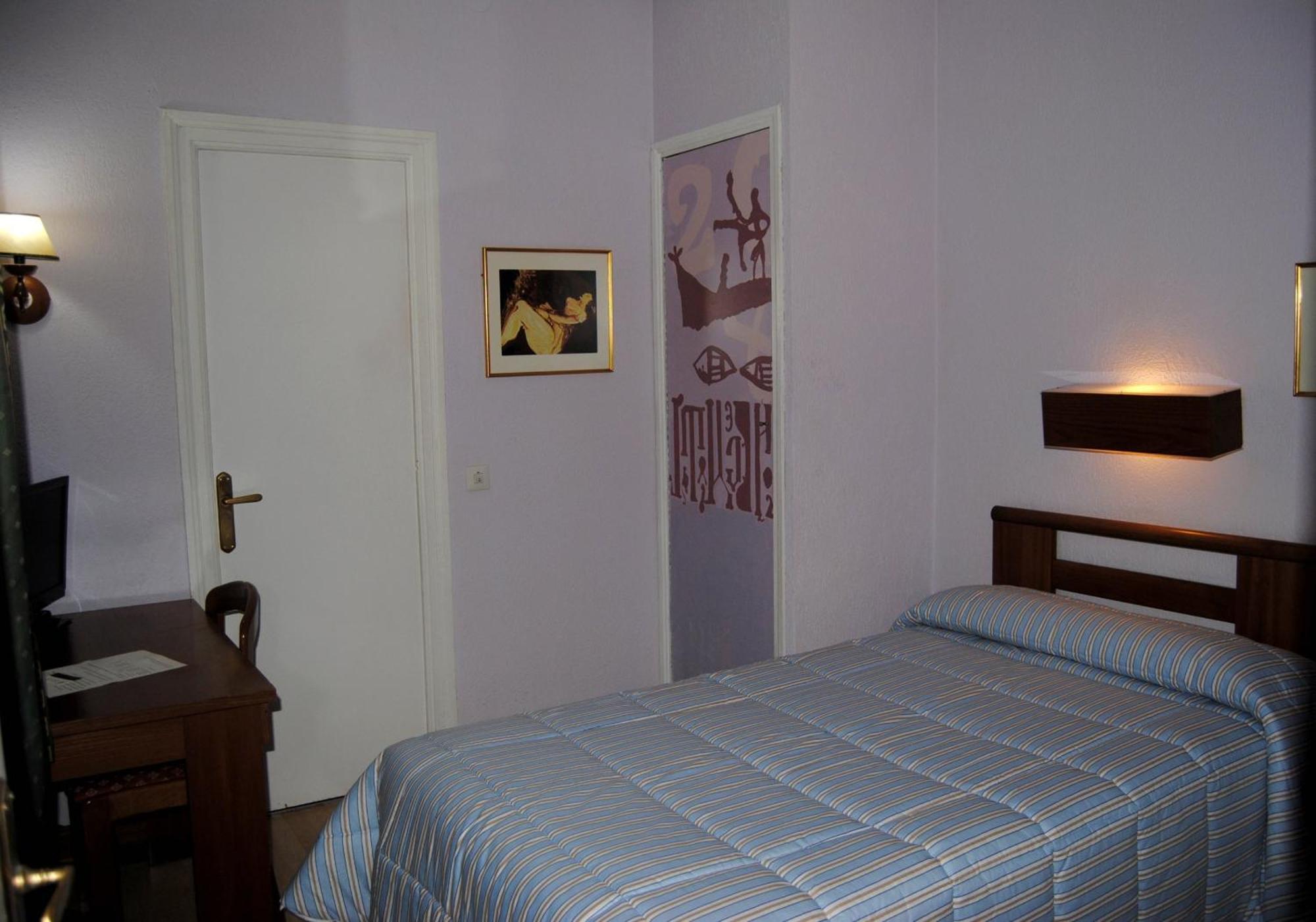 Hotel Pedro Torres เกว็งกา ภายนอก รูปภาพ