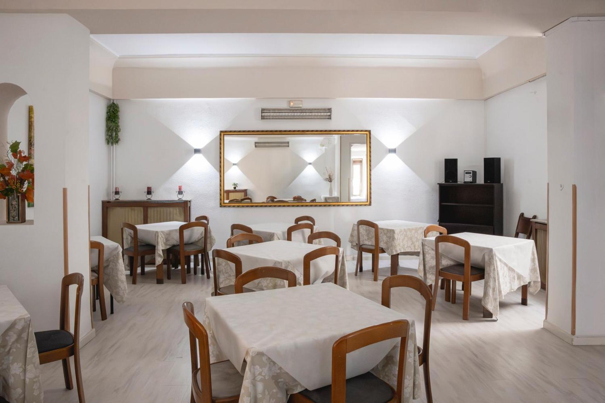 Hotel Pedro Torres เกว็งกา ภายนอก รูปภาพ
