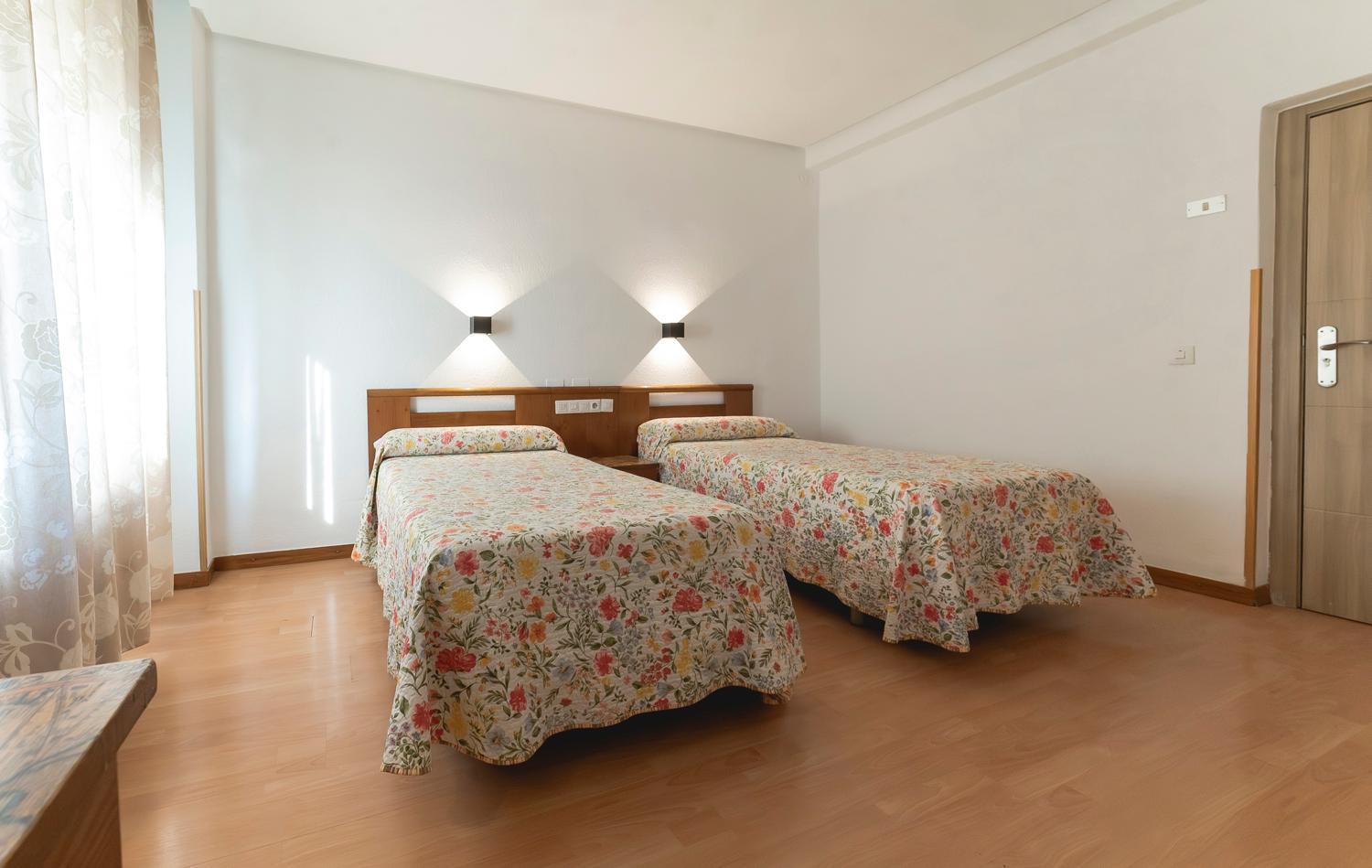 Hotel Pedro Torres เกว็งกา ภายนอก รูปภาพ