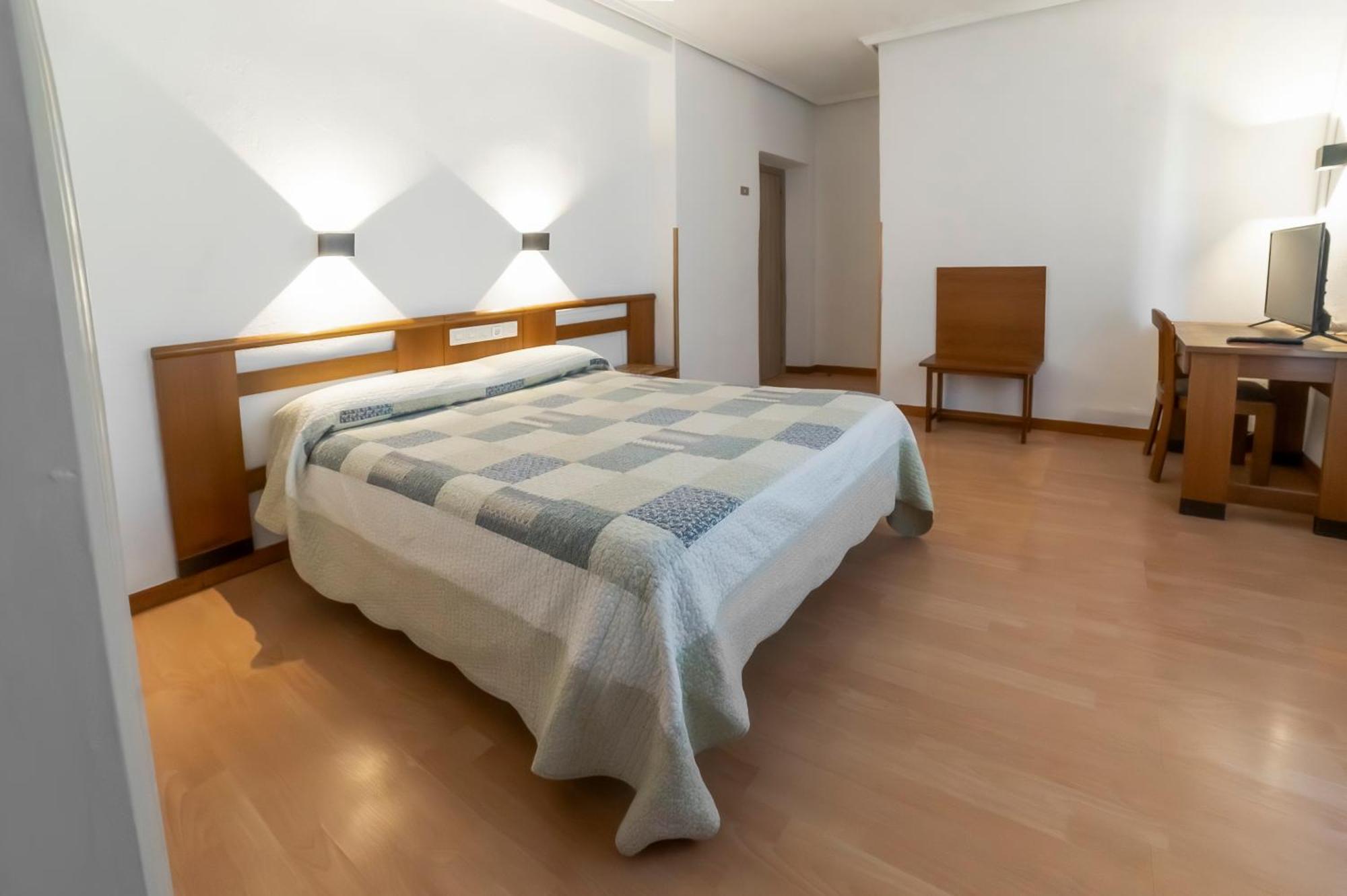 Hotel Pedro Torres เกว็งกา ภายนอก รูปภาพ