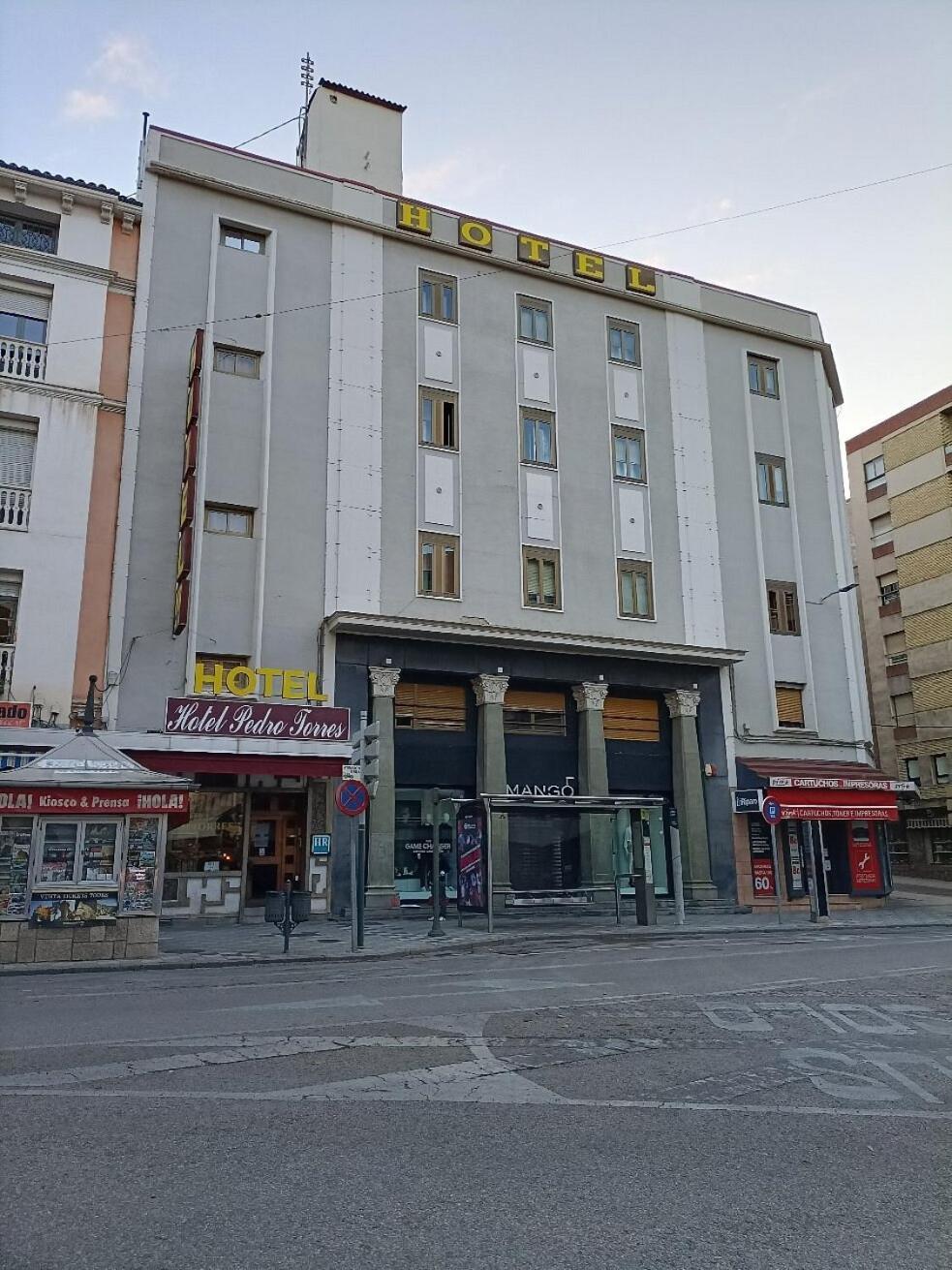 Hotel Pedro Torres เกว็งกา ภายนอก รูปภาพ