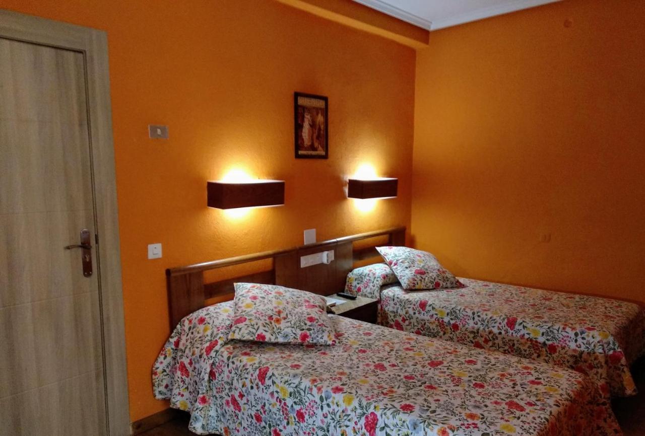 Hotel Pedro Torres เกว็งกา ภายนอก รูปภาพ